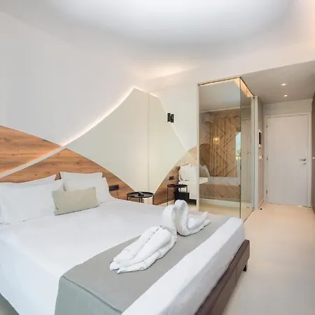 فندق Happy Days Hotel, Adults Only