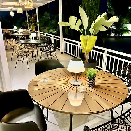 Happy Days Hotel, Adults Only Otel Theológos