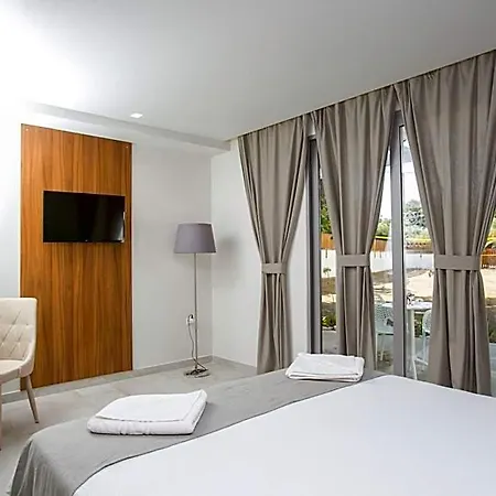 Ξενοδοχείο Happy Days Hotel, Adults Only