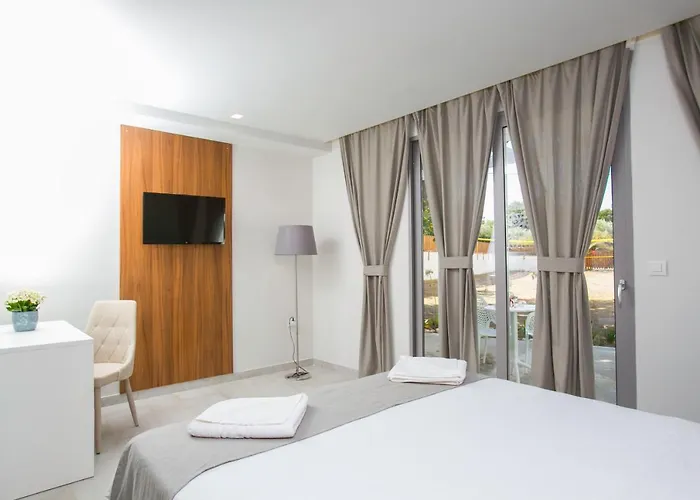 Happy Days Hotel, Adults Only Otel 3*