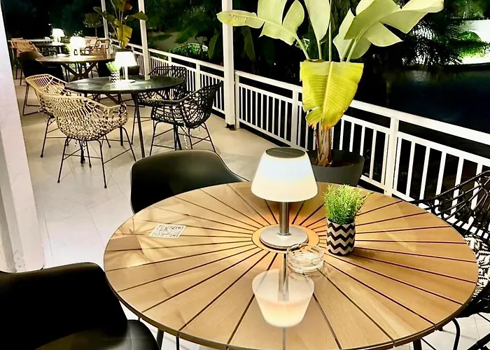 Happy Days Hotel, Adults Only Otel Theológos